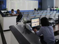 Viet Nam shares drop as oil falls