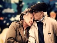 Những khoảnh khắc đẹp của tình yêu tuổi già
