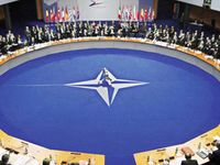 NATO nhóm họp trước việc Nga tăng cường hiện diện quân sự tại Syria