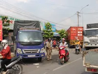 Bình Dương: Xe container gây tai nạn liên hoàn, lao vào nhà dân