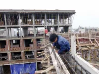 Builders must now offer work insurance