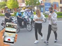 Vừa đi vừa... chơi Pokemon Go: Hiểm họa mất an toàn giao thông