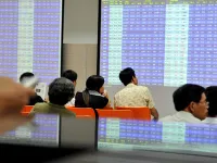 VN stocks down on volatile oil
