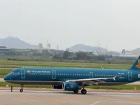 Máy bay Vietnam Airlines hạ cánh khẩn cấp do hỏng lốp