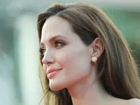 Angelina Jolie - Người phụ nữ mạnh mẽ chiến đấu với ung thư