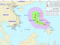 Bão Tokage gần Biển Đông, sức gió mạnh cấp 8