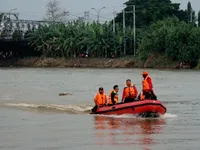 7 học sinh mất tích do lật thuyền ở Indonesia