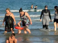 Pháp: Bùng nổ tranh cãi về lệnh cấm burkini