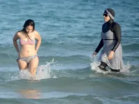 Bộ trưởng Nội vụ Pháp phản đối luật cấm burkini