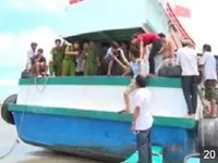 C&agrave; Mau: &ldquo;C&ograve; ngư phủ&rdquo; h&agrave;nh hung, bắt giữ người đ&ograve;i tiền chuộc