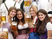 Trang phục truyền thống của lễ hội bia Oktoberfest