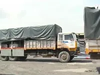 Bắt quả tang 5 xe tải chở đường cát nhập lậu tại TP.HCM