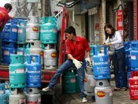 Gas prices continue to fall after import price drop