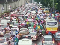 Torrential rain cools down Hà Nội