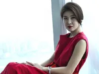 Ha Ji Won chìm trong sắc đỏ quyến rũ