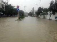 Giao thông Nha Trang lại bị tê liệt do ngập sâu