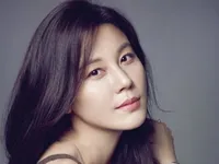 Kim Ha Neul bẽn lẽn tiết lộ chồng là người “kỳ lạ”