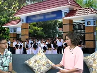 Phụ huynh, học sinh 'đau đầu' chuyện dạy thêm học thêm