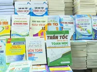 Khó tìm kho câu hỏi đề thi trắc nghiệm môn Toán