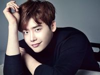 Sau loạt sao Hàn hạng A, YG Entertainment có thêm Lee Jong Suk