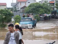 Torrential night rain causes floods across Ha Noi
