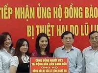 Đoàn cứu trợ kiều bào Đức trao quà tại Nghệ An