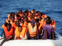 Cứu sống hơn 200 người di cư trên biển Địa Trung Hải