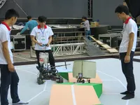 Cận cảnh các Robocon ra sân 'tìm năng lượng sạch'