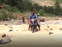 Nỗ lực cứu trợ thiệt hại mưa lũ vùng biên giới Quảng Nam