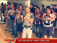 Cư dân mạng phát sốt vì điệu nhảy bồng con của các ông bố Mỹ