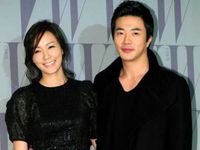 Kwon Sang Woo khoe ảnh ôm vợ tình cảm