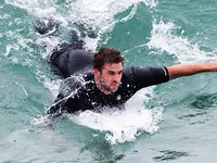 Đam mê lướt sóng, Liam Hemsworth sẵn sàng từ bỏ diễn xuất