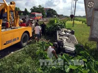 Nam Định: Kinh hoàng tàu hỏa đâm ô tô