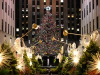 Lễ hội thắp sáng cây thông Noel khổng lồ tại New York