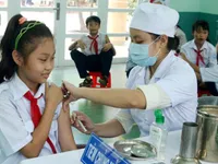 Tiêm miễn phí vaccine sởi - rubella cho thiếu niên tại Hà Nội