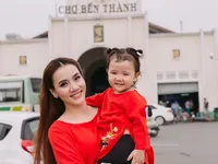 Ngắm bộ ảnh đón Tết của người đẹp Trang Nhung và con gái cưng