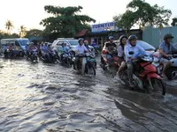 Triều cường sông Đồng Nai - Sài Gòn đang lên nhanh