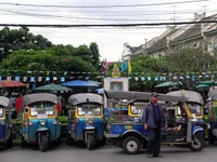 Những chuyện ít biết về nghề lái xe Tuk tuk tại Bangkok, Thái Lan