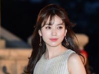 Ngọc nữ Han Hyo Joo của 'Hai thế giới' làm MC tại LHP quốc tế Busan