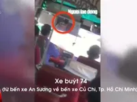 'Chào thua' tài xế xe bus thả vô lăng, nghe điện thoại