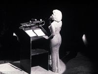 Váy Marilyn Monroe diện sinh nhật Tổng thống Mỹ đạt giá kỷ lục 4,8 triệu USD