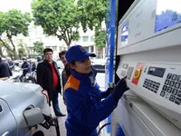 Sẽ quản l&yacute; thuế kinh doanh xăng dầu qua đồng hồ