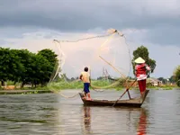 Nghề chài cá gắn bó với vùng sông nước miền Tây