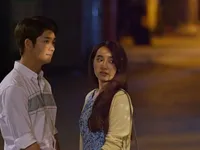 Tuổi thanh xuân 2: Nghỉ quay giữa giờ, Nhã Phương và Kang Tae Oh ăn cơm cuộn cùng nhau