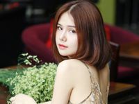 Ngắm ảnh đời thường xinh như búp bê của nàng Kim 'Ghét thì yêu thôi'