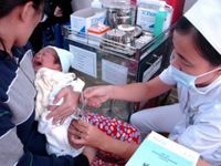 Hoang mang trước lời kêu gọi tẩy chay vaccine trên mạng