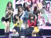 TWICE đốn tim fan bằng hit mới gây nghiện