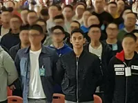 Fan ngất ngây với hình ảnh đầu tiên của Kim Soo Hyun trong quân ngũ