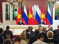 Chủ tịch nước Trần Đại Quang và Tổng thống V. Putin gặp gỡ báo chí