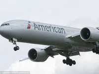 Máy bay American Airlines rơi vào vùng nhiễu loạn khí, 10 người bị thương